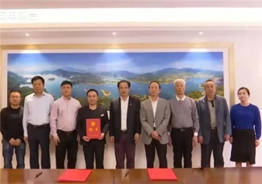 閩旋科(ke)技(ji)‖捐贈100萬元，助力(li)教育髮(fa)展(zhan)，踐(jian)行社(she))會責任使命